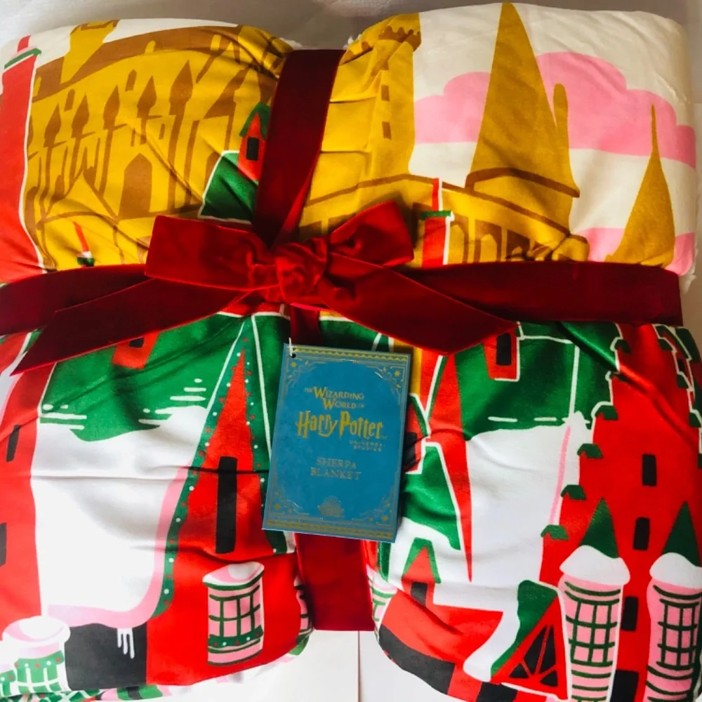 Harry Potter Hogsmeade Christmas Themed Sherpa Original Collectors 2025